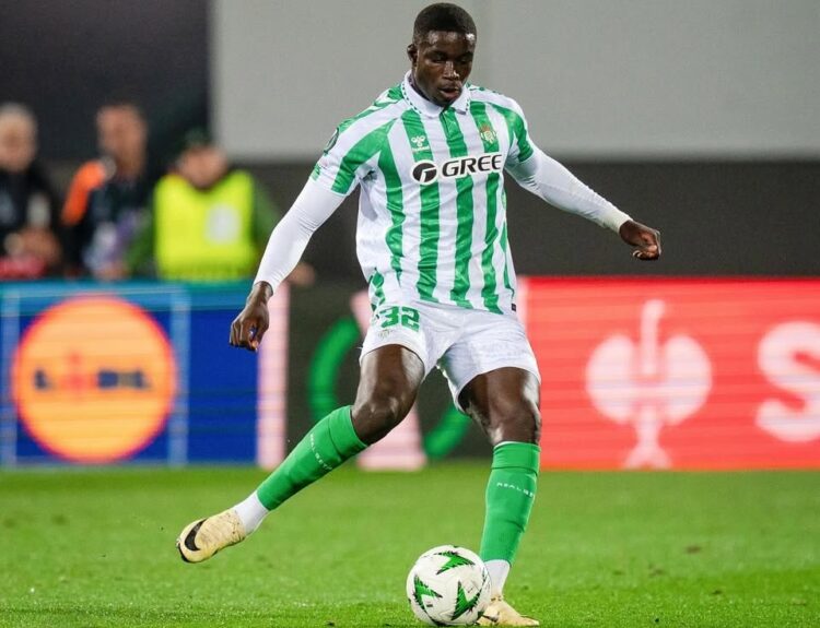 Interés Rangers.Nobel mendy vs Fiorentina.Vía: @belno_mendy