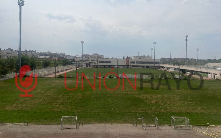El césped de la Ciudad Deportiva es un problema