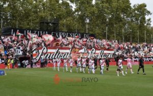 La letra de "El Rayo Fui Yo" repartida en las puertas del estadio de Vallecas en el partido ante el Sevilla 2 Himno El Rayo Fui Yo