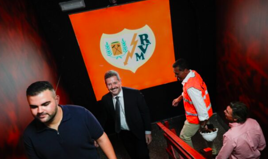 Mariano de Paco, consejero de la Comunidad: "Creo que el equipo se debe quedar en Vallecas porque es el Rayo Vallecano, pero la decisión final es del club" 2 Paco Serrano estadio de Vallecas
