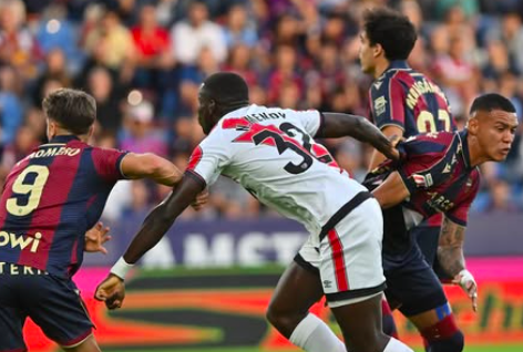 Mendy y su nuevo mote en el vestuario del Rayo 1 Mendy