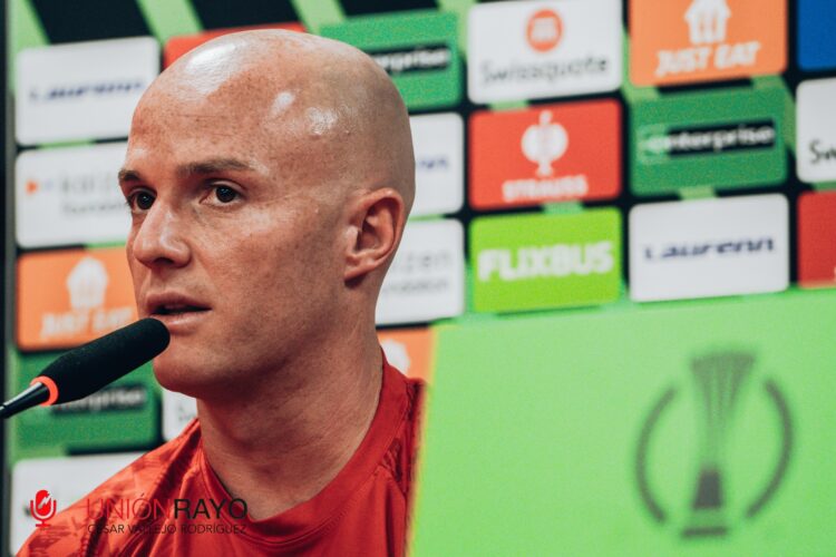 Isi en la previa del Rayo – Shkëndija: “Queremos hacer algo grande en esta competición" 1 img 1827