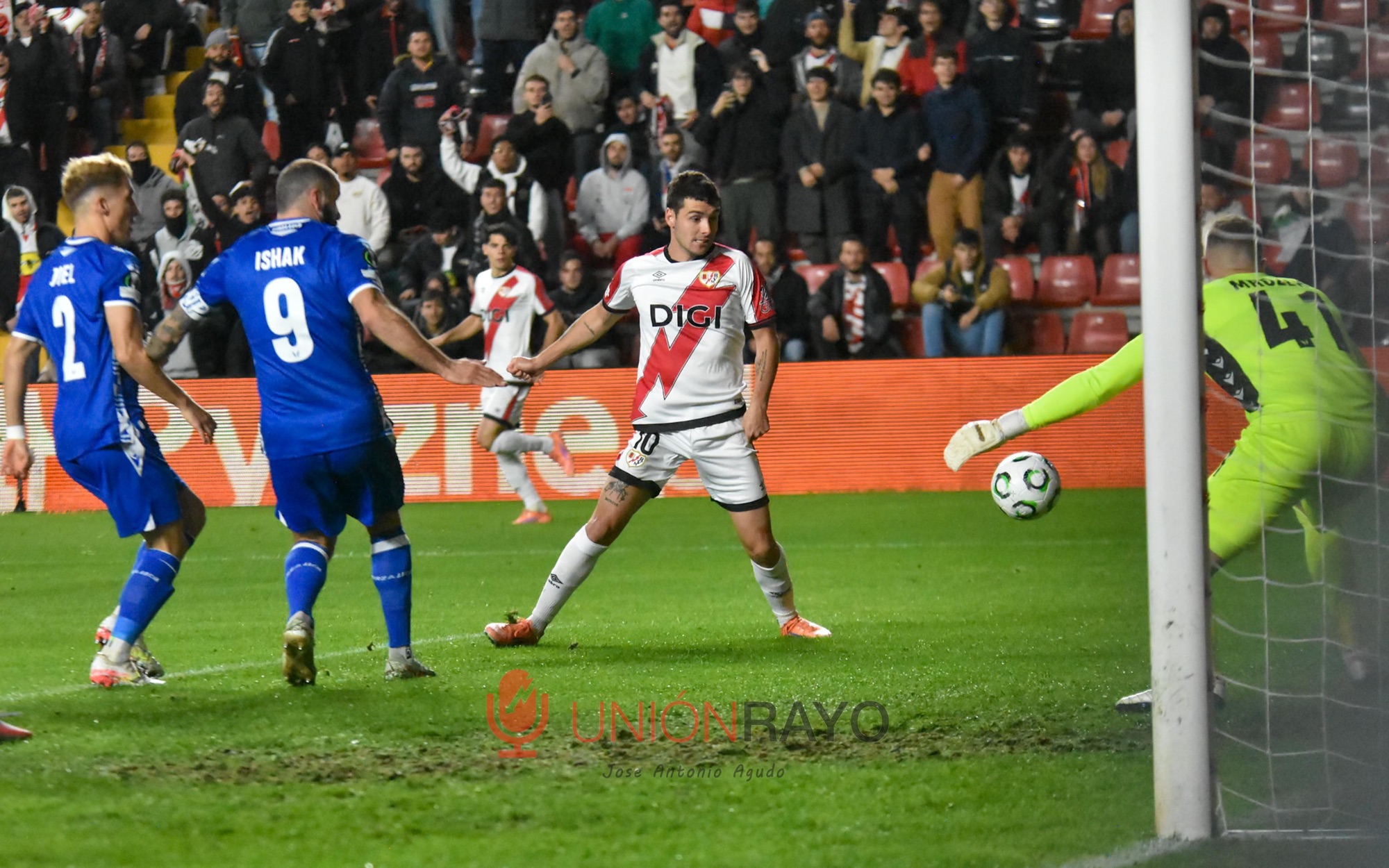 9fed9376 8164 40f1 9e41 0e0bc85ea385