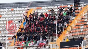 No habrá entradas visitantes para el Rayo - Valencia: LALIGA analiza la situación 2 Afición visitante Rayo