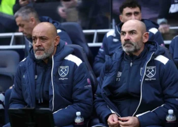 Paco Jémez frena la racha del Manchester United