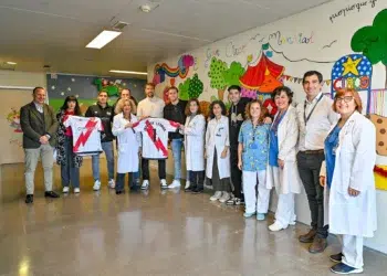 Rayo visita Hospital Infanta Leonor. Fuente de la Foto: Rayo Vallecano