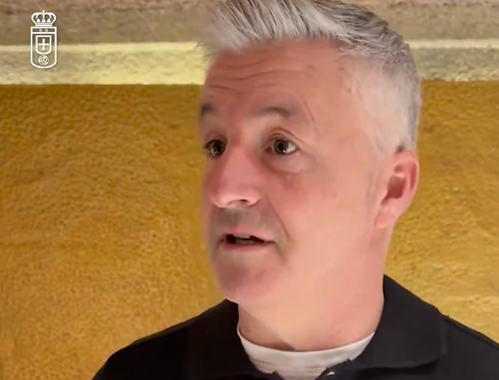 Roberto Suárez, director deportivo del Real Oviedo: "Aquí hay unas reglas del juego que se han saltado totalmente. El césped se acabó de poner ayer, es imposible que eso esté bien" 1 Roberto Suárez director deportivo Oviedo