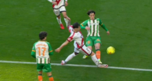 polémica Rayo Betis Ratiu penalti