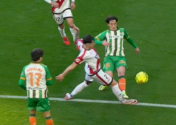 polémica Rayo Betis Ratiu penalti