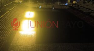 El Rayo continúa con los trabajos exhaustivos del césped para llegar al domingo 3 césped Estadio de Vallecas Rayo