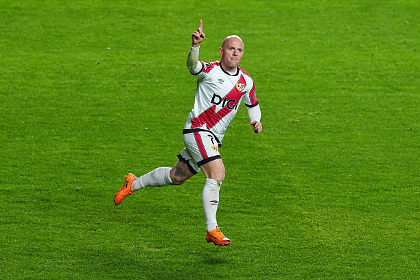 Isi y Luiz Felipe se entrenan con el grupo y el Rayo recupera efectivos durante el parón 1 MADRID, SPAIN - NOVEMBER 06: Isi Palazon of Rayo Vallecano celebrates scoring his team's first goal during the UEFA Conference League 2025/26 League Phase MD3 match between Rayo Vallecano de Madrid and KKS Lech Poznan at Estadio Vallecas on November 06, 2025 in Madrid, Spain. (Photo by Angel Martinez - UEFA/UEFA via Getty Images)
