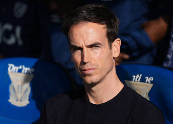 LEGANES, SPAIN - FEBRUARY 15: Inigo Perez, Head Coach of Rayo Vallecano, looks on prior to the LaLiga EA Sports match between Rayo Vallecano de Madrid and Atletico de Madrid at Estadio Municipal de Butarque on February 15, 2026 in Leganes, Spain. (Photo by Angel Martinez/Getty Images)