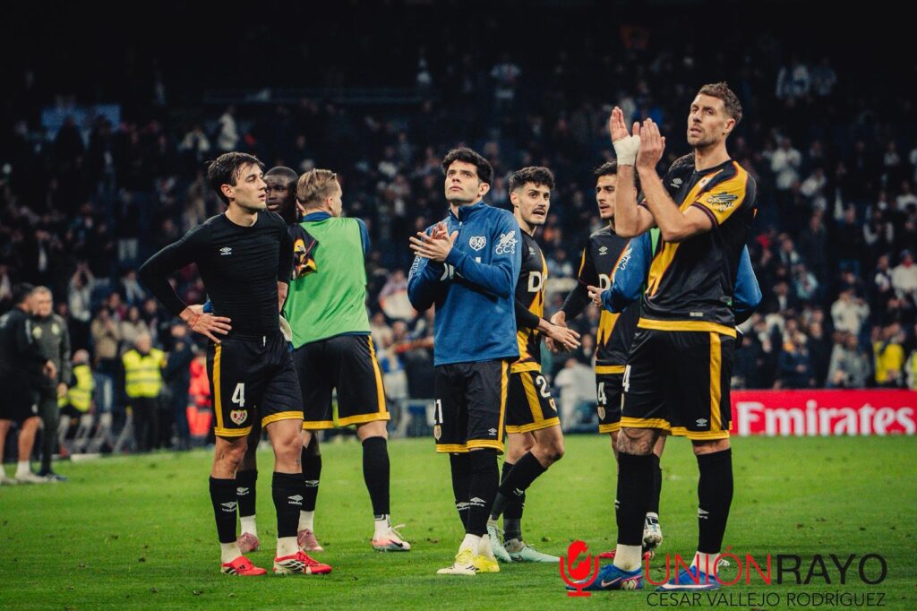 Pocos aficionados del Rayo en el Bernabéu