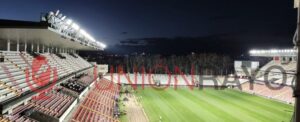 OFICIAL: El Rayo Vallecano vs Oviedo queda suspendido "con el fin de preservar la integridad física de los futbolistas" 2 Rayo cesped Estadio de Vallecas