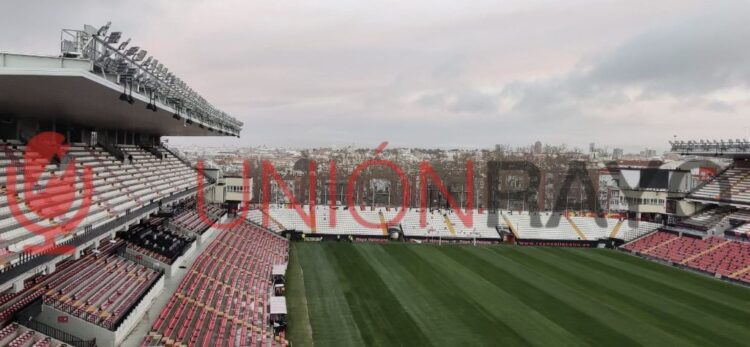 cesped Estadio de Vallecas Roberto Gomez