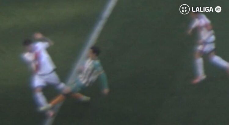 roja betis Rayo CTA Valentín Gomez