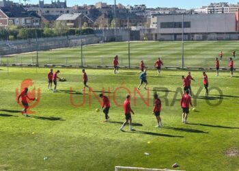 Ilias Akhomach ya entrena con el resto de la plantilla del Rayo