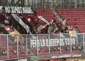 200 aficionados del Rayo viajaron a Turquía