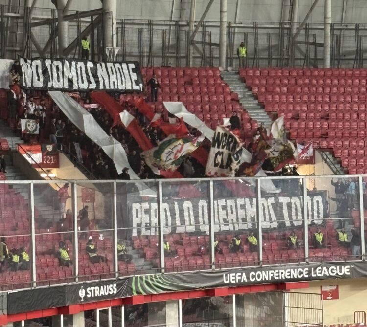 200 aficionados del Rayo viajaron a Turquía