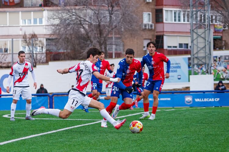 El jugador del Rayo B, Pablo Sánchez Flores, hijo de Quique Sánchez Flores, lanza una app para volar sin miedo 1 Pablo Sánchez Flores