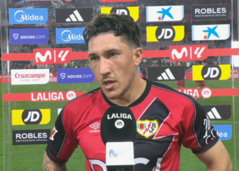 Pacha Espino declas sevilla rayo 2025-26