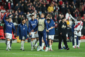 MADRID, SPAIN - MARCH 19: Alfonso Espino, Oscar Trejo, Oscar Valentin and Alemao of Rayo Vallecano celebrate after qualifying for the next round after the UEFA Conference League 2025/26 round of 16 second leg match between Rayo Vallecano de Madrid and Samsunspor at Vallecas Stadium on March 19, 2026 in Madrid, Spain. (Photo By Irina R. Hipolito/Europa Press via Getty Images)