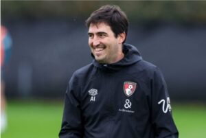 BOURNEMOUTH, ENGLAND - NOVEMBER 06: Head Coach Andoni Iraola of Bournemouth during a training session at Vitality Stadium on November 06, 2024 in Bournemouth, England. (Photo by Robin Jones - AFC Bournemouth/AFC Bournemouth via Getty Images)
