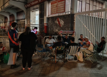 Aficionados Rayo cola. Vía: diarioas