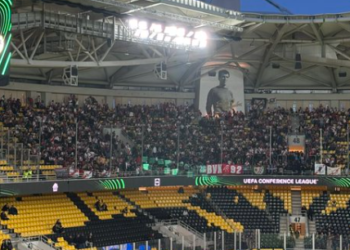 desplazamiento Rayo AEK Atenas