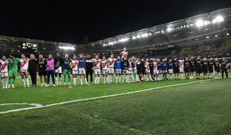 La Vida Pirata sonó en Atenas tras la clasificación del Rayo a semfinales de la Conference 1 La Vida Pirata Rayo Vallecano. Vía: Rayo Vallecano