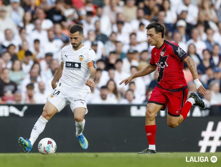 Valencia 1-1 Rayo Vallecano: "Tarde de poco fútbol en Mestalla, pero que da respiro a ambos equipos" 1 Rayo Valencia Pedro Díaz