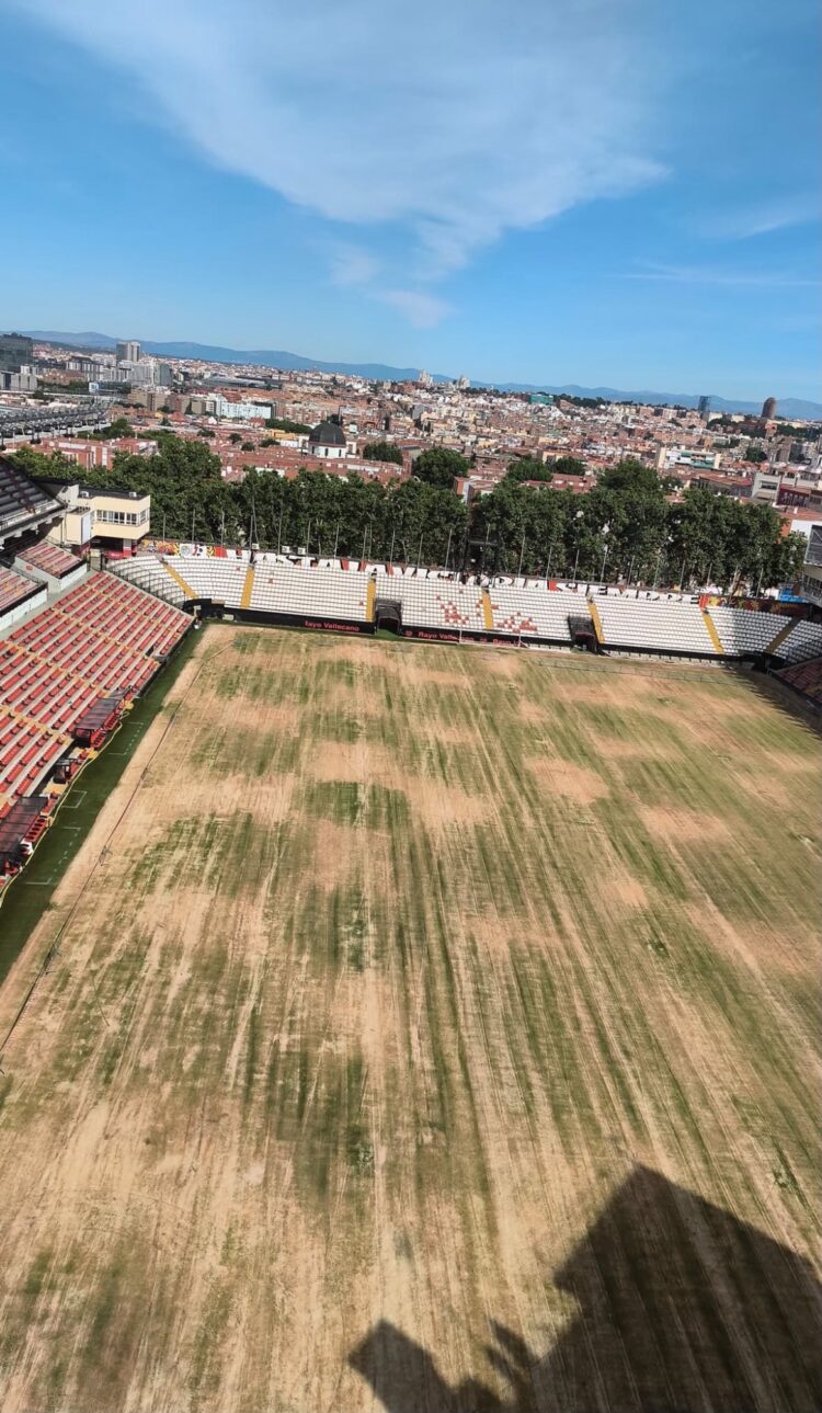 El Rayo cambia el césped de Vallecas y afirma haberse dañado tras la Carrera del Rayismo 1 434e6fa7 554c 4524 b3de d9ad15f728cc 1