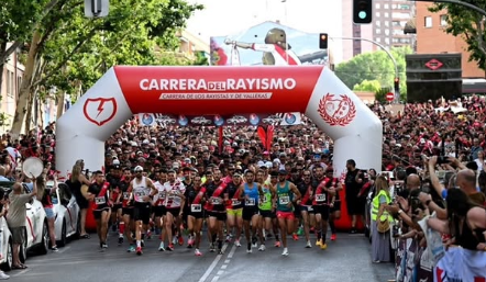 La Carrera del Rayismo reúne a miles de participantes y culmina con éxito en el Estadio de Vallecas 1 Carrera del Rayismo