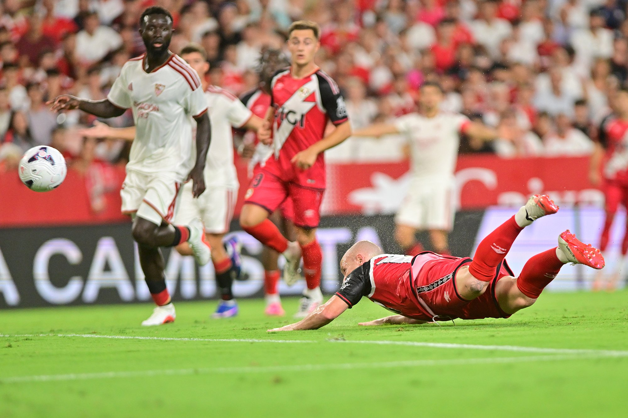 Sevilla 2-1 Rayo Vallecano: De nuevo, negados con el VAR 2 HPygFqiXwAABPfh