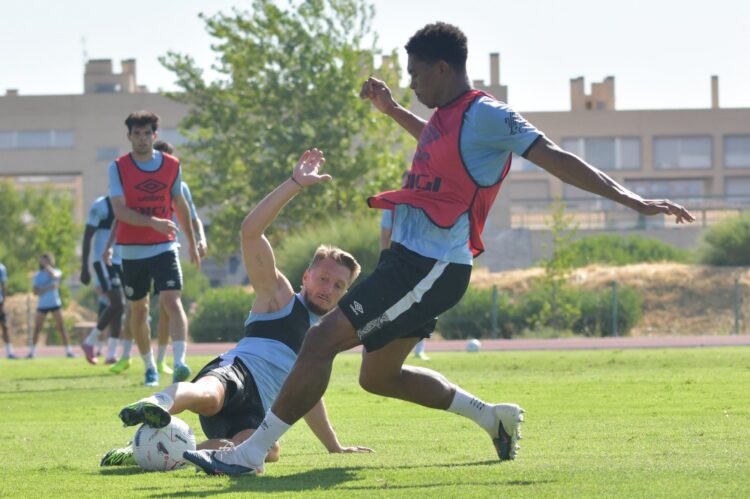 Jozhua Vertrouwd vuelve a ser inscrito con el Rayo Vallecano C 1 d925b438 70aa 474e b44c 208f30a77222