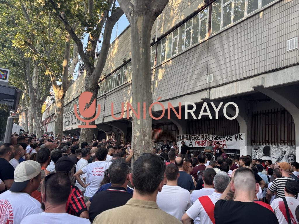 Cientos de aficionados del Rayo se reúnen en una Asamblea Abierta para debatir el futuro del club 2 ezy watermark 02 08 2026 08 13 39 3090p. m