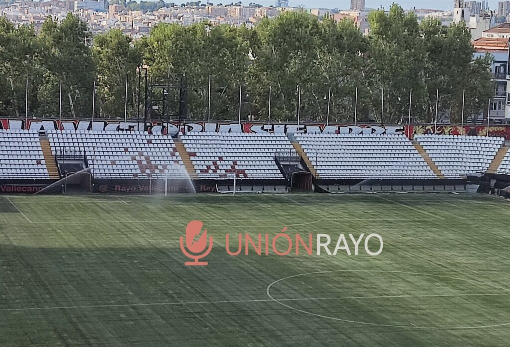 El Rayo comienza el cambio del césped de Vallecas a invierno 2 ezy watermark 18 09 2026 05 57 35 8330p. m