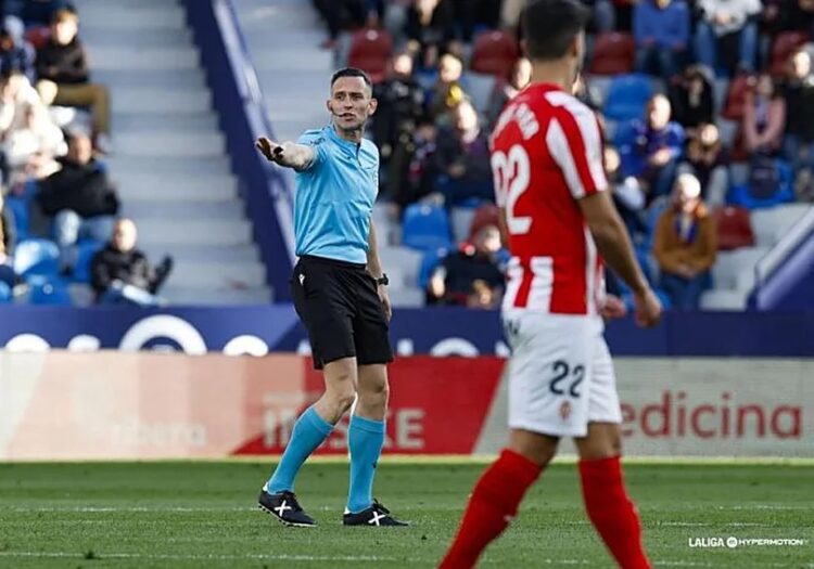 Manuel Jesús Orellana arbitrará por primera vez al Rayo Vallecano 1 img 2953