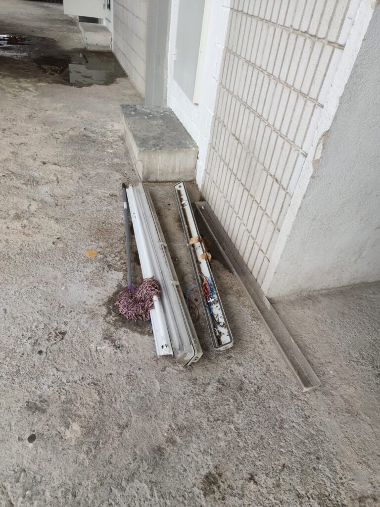 Aficionados del Rayo denuncian aún falta de mantenimiento en la vuelta del estadio de Vallecas 2 2612bd21 faf8 473e a57f 1f97cf0478d2