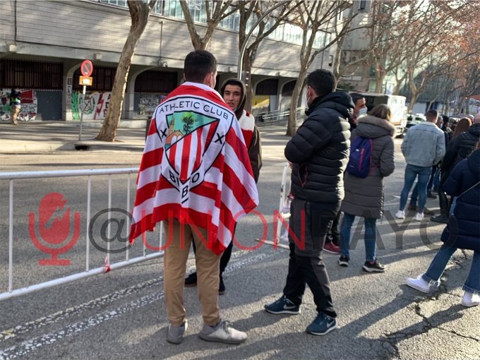 Los aficionados del Athletic se las ingenian para conseguir entradas en Vallecas 1 38696f9c cc5a 48a0 871c 840d899f9abe