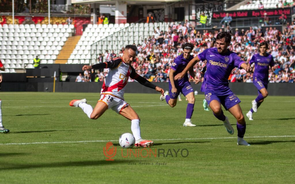 Vallecas respiró un ambiente frío en el partido ante el Elche 2 img 3644 original